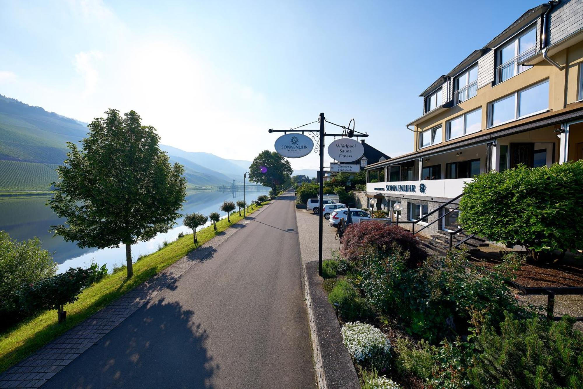 Bed & Breakfast Sonnenuhr 3*
